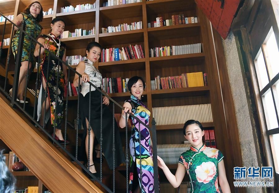 （XHDW）（2）云南昆明：古宅旗袍秀風(fēng)采